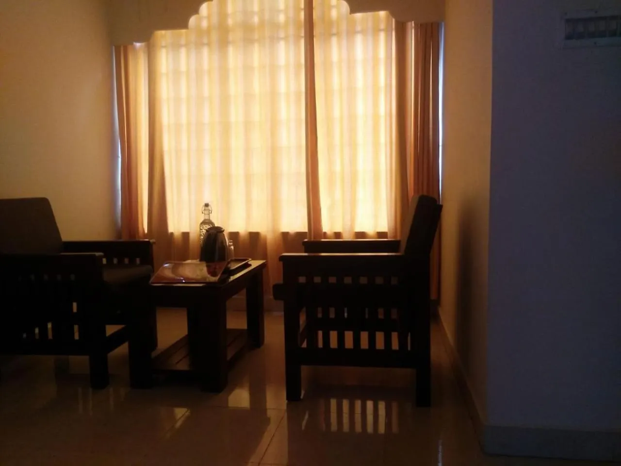 ***  ムンナル Holly Hock Bed & Breakfast インド